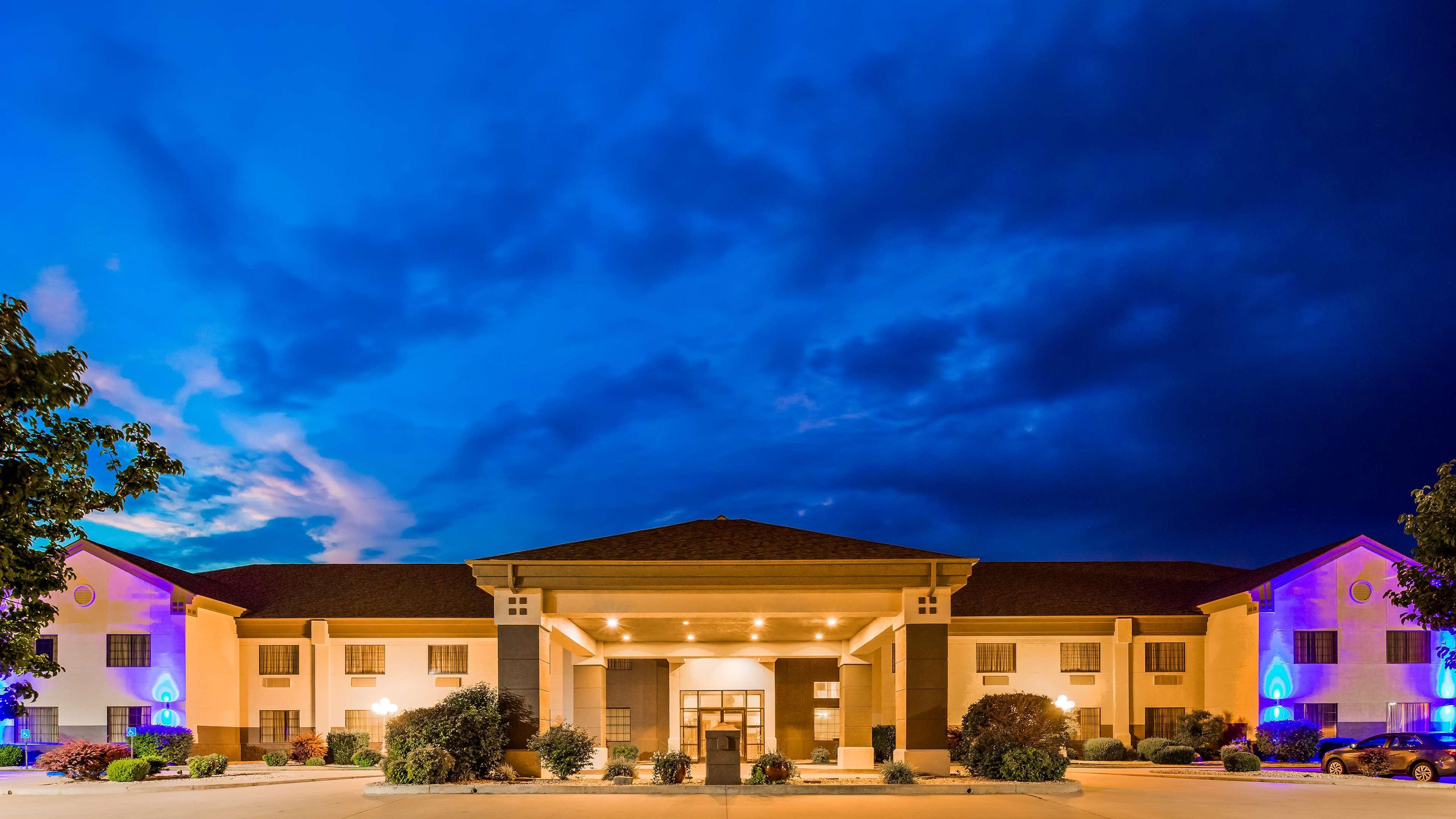 Best Western Locust Grove Inn & Suites Exterior photo